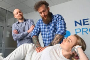 Read more about the article Rozpraw się z bólem w klatce piersiowej – jaka jest rola fizjo w diagnostyce i leczeniu tego obszaru?